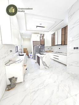 Newly Built Contemporary 5 Bedroom Fully Detached Triplex