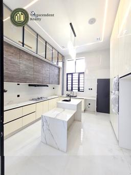 Deluxe 5 Bedroom Fully Detached Duplex