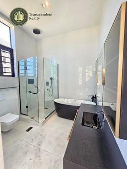 Deluxe 5 Bedroom Fully Detached Duplex