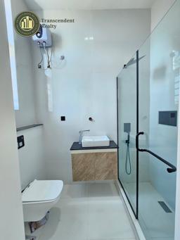 Deluxe 5 Bedroom Fully Detached Duplex