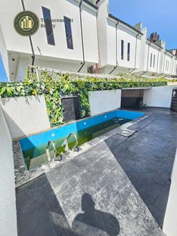 Deluxe 5 Bedroom Fully Detached Duplex