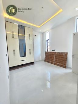 Deluxe 5 Bedroom Fully Detached Duplex