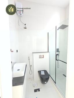 Deluxe 5 Bedroom Fully Detached Duplex