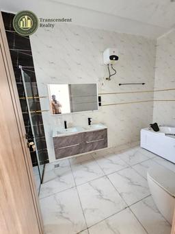 Newly Built Contemporary 4 Bedroom Terraced Duplex