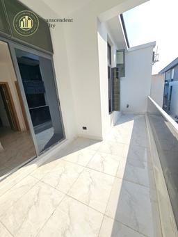Newly Built Contemporary 4 Bedroom Terraced Duplex