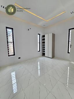 Newly Built Deluxe 5 Bedroom Fully Detached Duplex