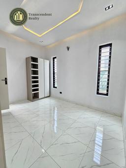 Newly Built Deluxe 5 Bedroom Fully Detached Duplex