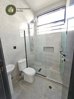 Newly Built Contemporary 4 Bedroom Terraced Duplex