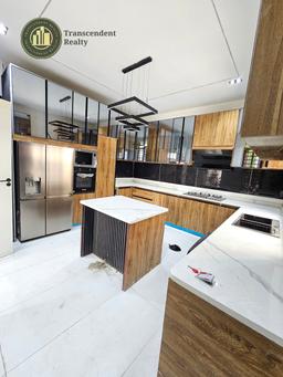 Newly Built Deluxe 5 Bedroom Fully Detached Duplex