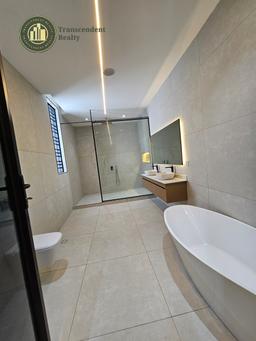 Newly Built Deluxe 5 Bedroom Fully Detached Triplex with Cinema and Pool