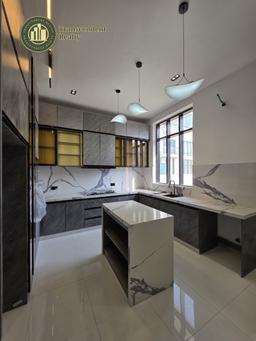 Newly Built Deluxe 5 Bedroom Fully Detached Duplex With A Garden