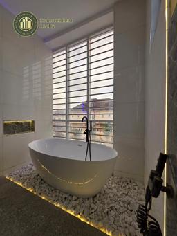 Newly Built Deluxe 5 Bedroom Fully Detached Triplex