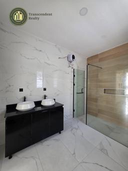 Newly Built Deluxe 5 Bedroom Fully Detached Triplex