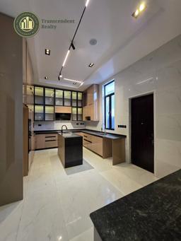 Newly Built Deluxe 5 Bedroom Fully Detached Duplex
