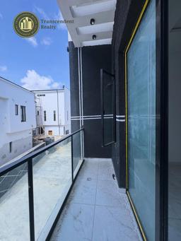 Newly Built Contemporary 4 Bedroom Terraced Duplex