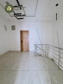 Newly Built Contemporary 4 Bedroom Terraced Duplex