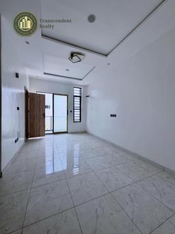 Newly Built Contemporary 4 Bedroom Terraced Duplex