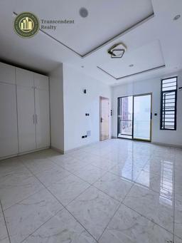 Newly Built Contemporary 3 Bedroom Terraced Duplex
