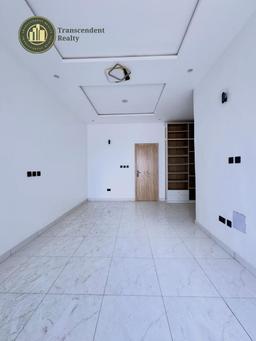 Newly Built Contemporary 3 Bedroom Terraced Duplex