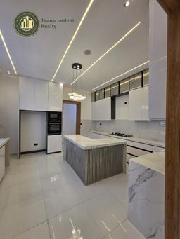 Deluxe 5 Bedroom Fully Detached Duplex