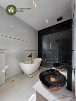 Deluxe 5 Bedroom Fully Detached Duplex