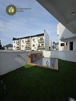 Deluxe 5 Bedroom Fully Detached Duplex