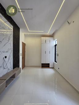 Deluxe 5 Bedroom Fully Detached Duplex