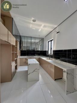Deluxe 5 Bedroom Fully Detached Duplex