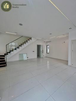 Deluxe 5 Bedroom Fully Detached Duplex