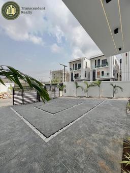 Deluxe 5 Bedroom Fully Detached Duplex