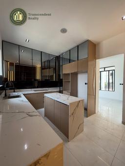 Deluxe 5 Bedroom Fully Detached Duplex