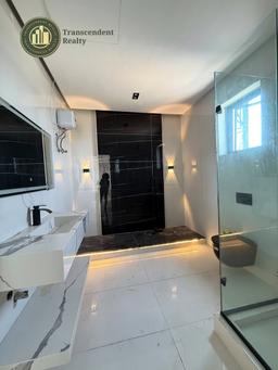 Deluxe 5 Bedroom Fully Detached Duplex