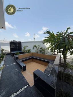 Deluxe 5 Bedroom Fully Detached Duplex