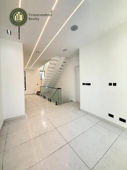Deluxe 5 Bedroom Fully Detached Duplex