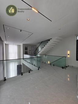 Deluxe 5 Bedroom Fully Detached Duplex