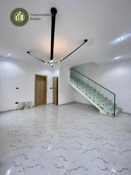 Newly Built Contemporary 4 Bedroom Terraced Triplex