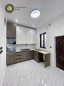 Newly Built Contemporary 4 Bedroom Terraced Triplex