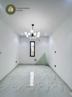 Newly Built Contemporary 4 Bedroom Terraced Triplex