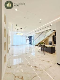 Deluxe 5 Bedroom Fully Detached Triplex