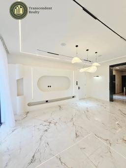 Deluxe 5 Bedroom Fully Detached Triplex