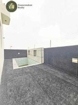 Deluxe 5 Bedroom Fully Detached Triplex