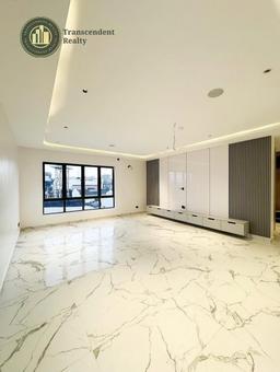 Deluxe 5 Bedroom Fully Detached Triplex