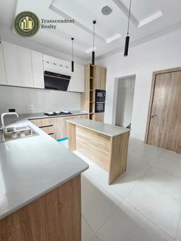 Contemporary 4 Bedroom Semi-detached Duplex with Bq
