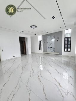 Deluxe 5 Bedroom Fully Detached Duplex
