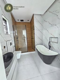 Deluxe 5 Bedroom Fully Detached Duplex