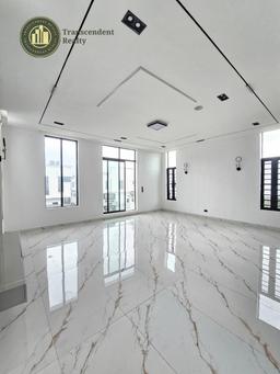 Deluxe 5 Bedroom Fully Detached Duplex