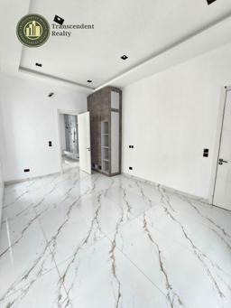 Deluxe 5 Bedroom Fully Detached Duplex