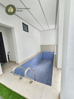 Deluxe 5 Bedroom Fully Detached Duplex