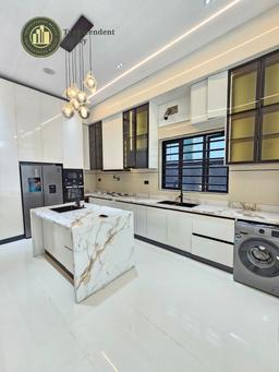 Deluxe 5 Bedroom Fully Detached Duplex