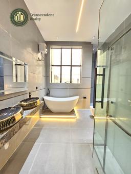 Deluxe 5 Bedroom Fully Detached Duplex